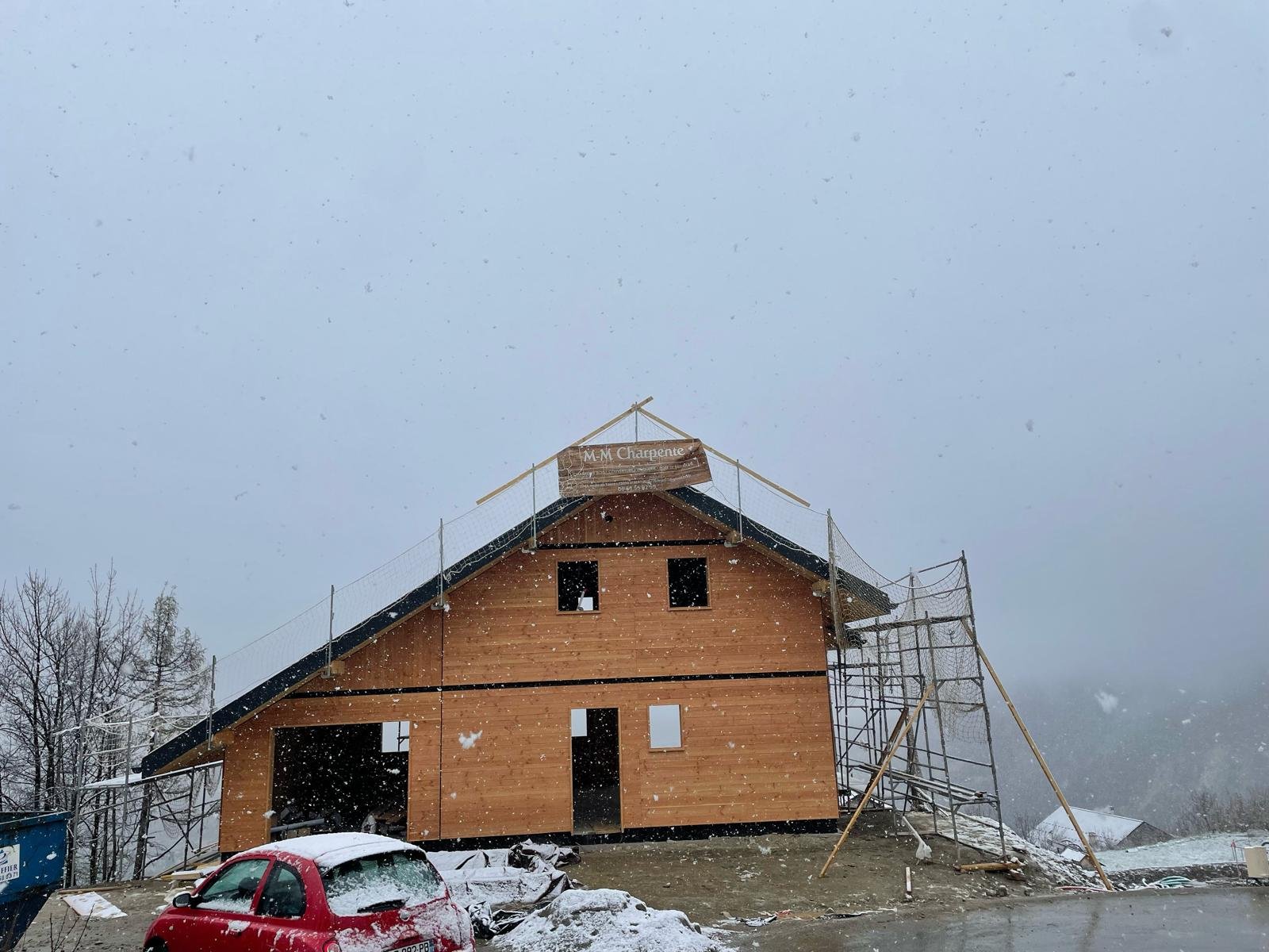 Réalisation d'une maison en bois dans les Alpes